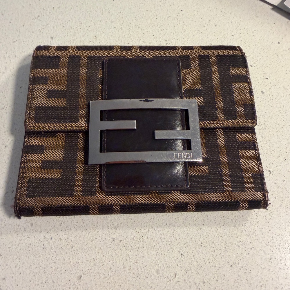 Fendi snap closure wallet !